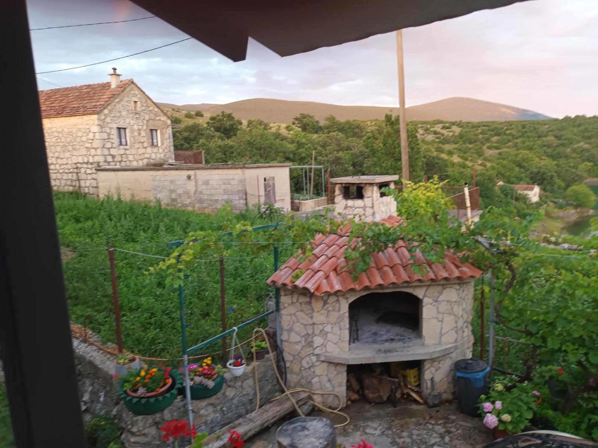 Brnara Kravarica Vrlika Exterior foto